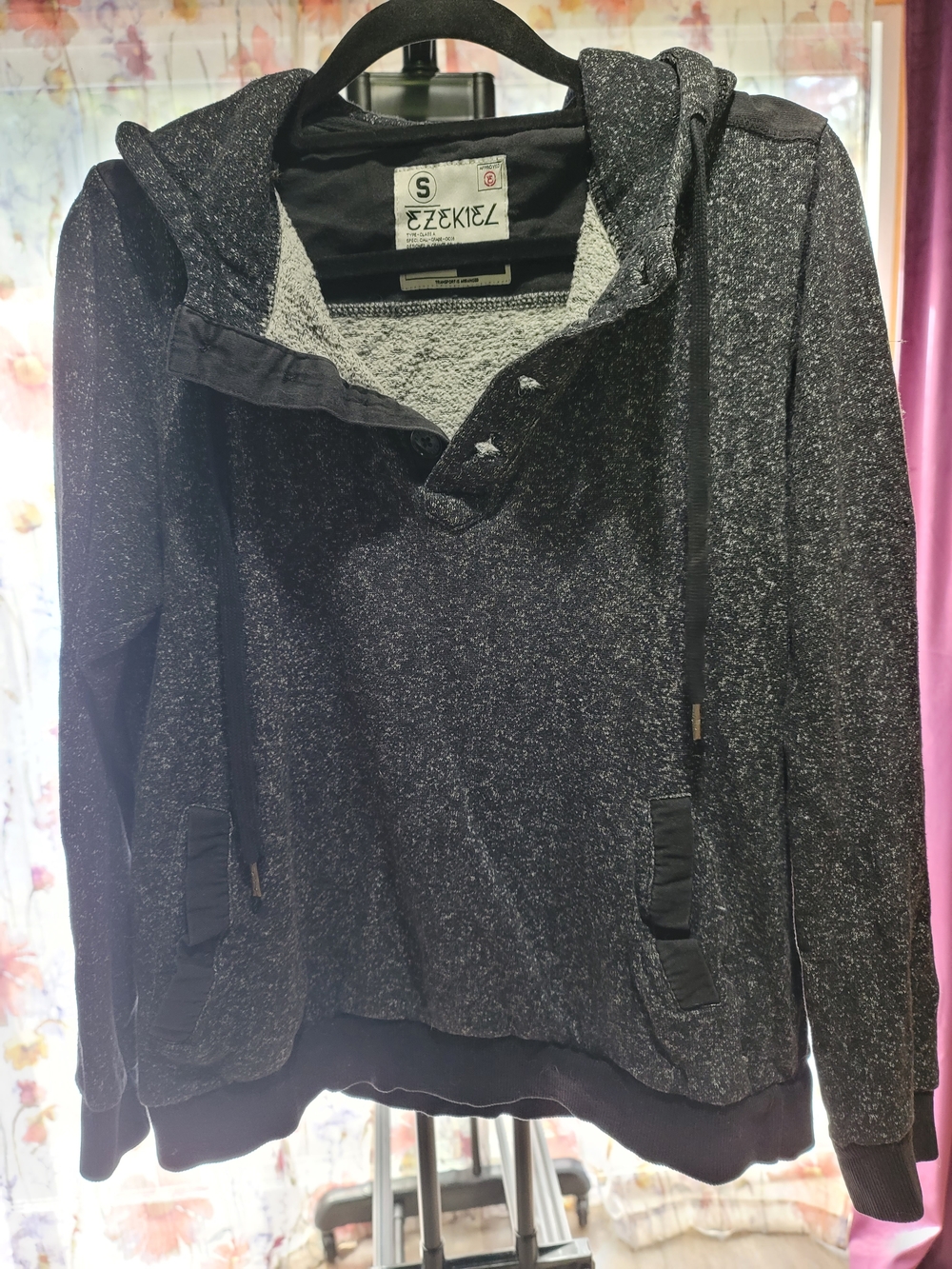 Ezekiel Black Speckled Hooded Pullover Sweatshirt